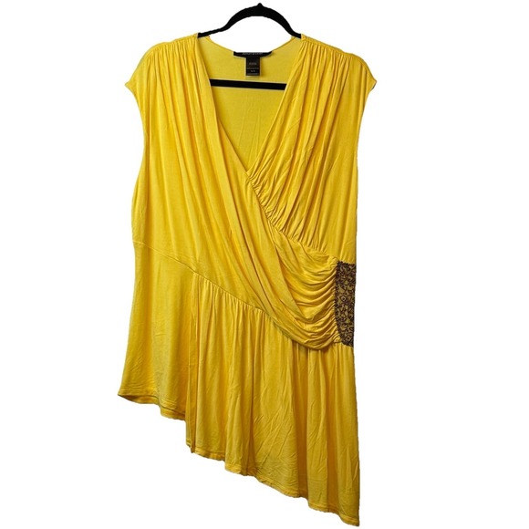 ✨Ashley Stewart Yellow Sleeveless Asymmetric Blouse Bead Accent Swoop Sz 14/16 - Picture 3 of 8